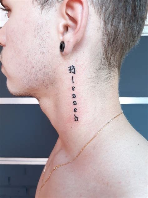 tatuaje cuello|tatuajes en el cuello letras.